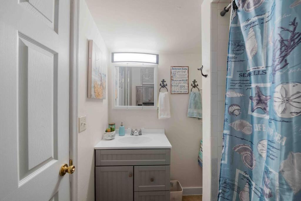 Beach Bungalow - 1 Block To Beach - Pets Welcome! Norfolk Luaran gambar