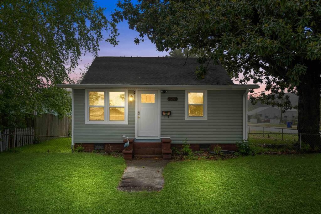Beach Bungalow - 1 Block To Beach - Pets Welcome! Norfolk Luaran gambar