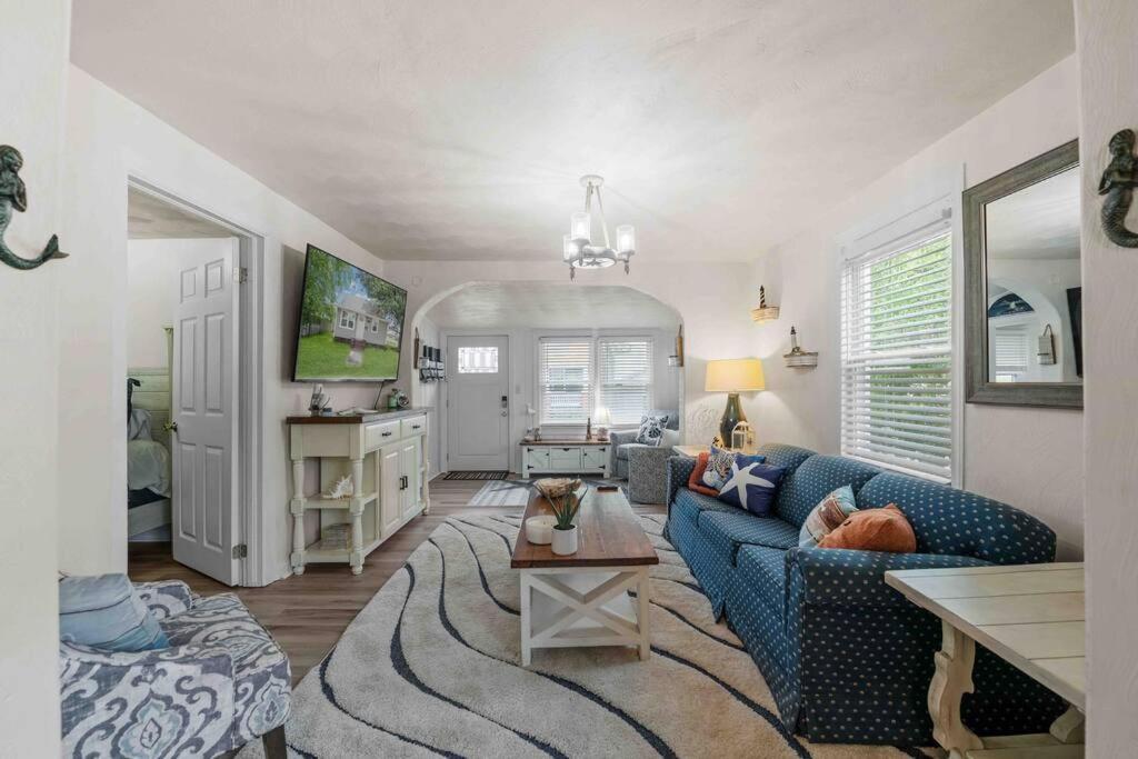 Beach Bungalow - 1 Block To Beach - Pets Welcome! Norfolk Luaran gambar