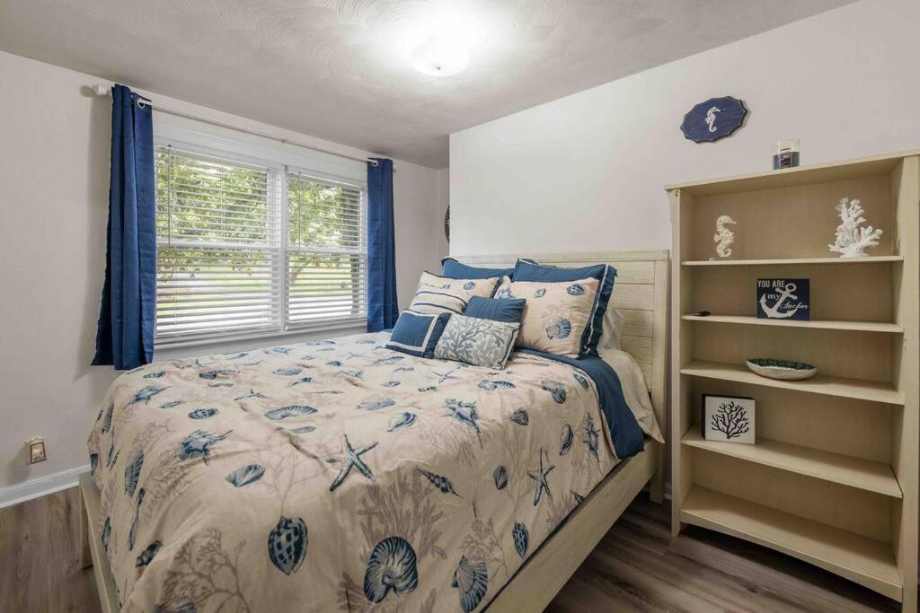 Beach Bungalow - 1 Block To Beach - Pets Welcome! Norfolk Luaran gambar