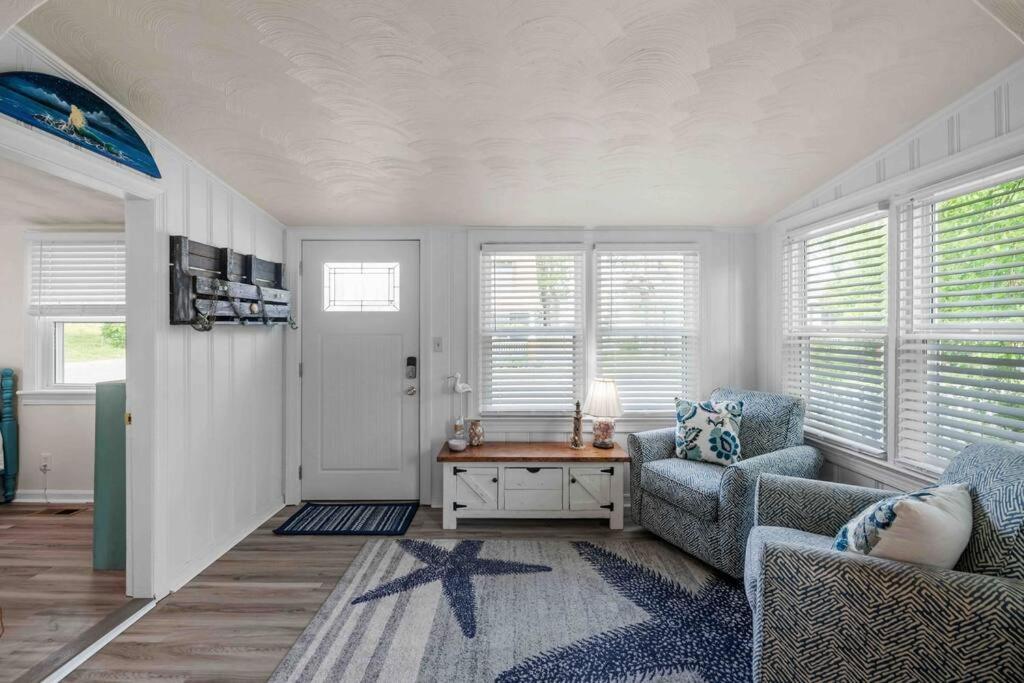 Beach Bungalow - 1 Block To Beach - Pets Welcome! Norfolk Luaran gambar