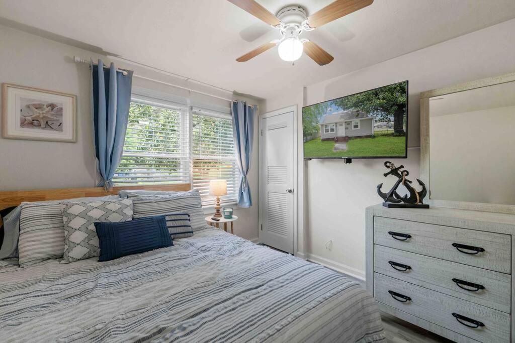 Beach Bungalow - 1 Block To Beach - Pets Welcome! Norfolk Luaran gambar