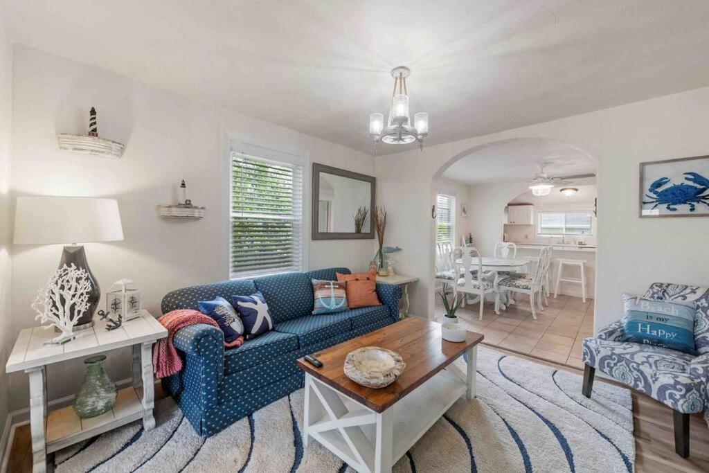 Beach Bungalow - 1 Block To Beach - Pets Welcome! Norfolk Luaran gambar