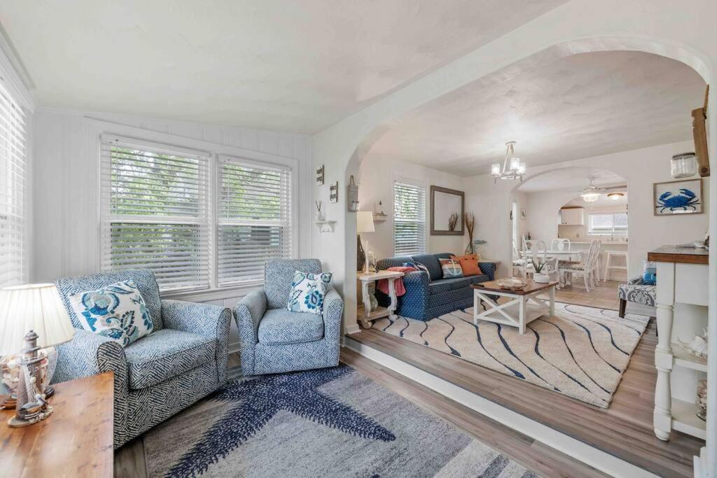 Beach Bungalow - 1 Block To Beach - Pets Welcome! Norfolk Luaran gambar